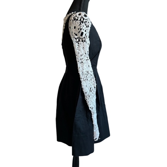 5/25$ ✨ GAP Skater Dress - Picture 2 of 9